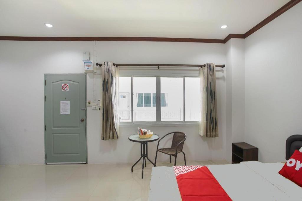 Oyo 75394 Sakthong Grand Hotel Чианг Кхонг Экстерьер фото