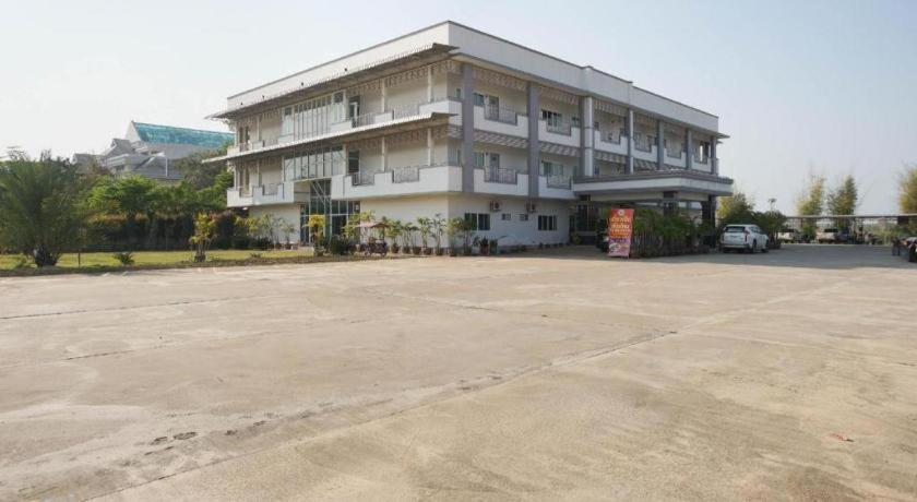Oyo 75394 Sakthong Grand Hotel Чианг Кхонг Экстерьер фото