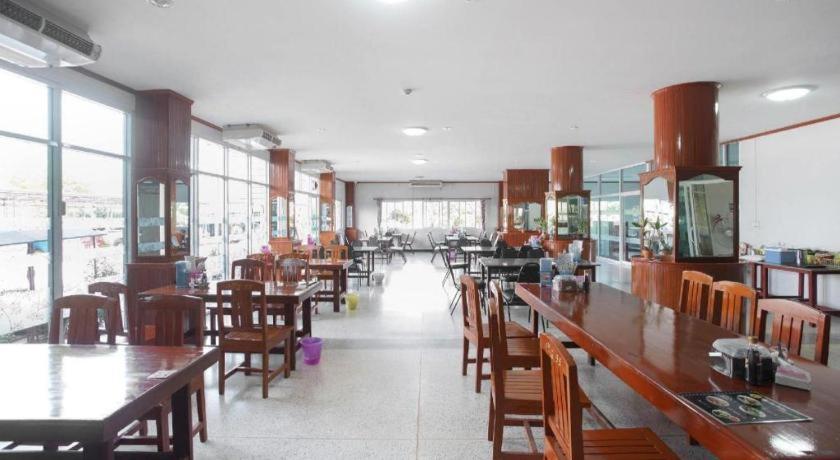 Oyo 75394 Sakthong Grand Hotel Чианг Кхонг Экстерьер фото