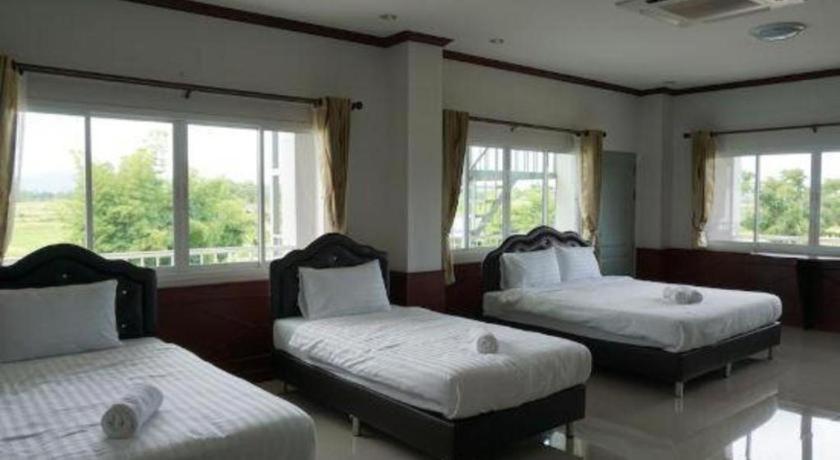 Oyo 75394 Sakthong Grand Hotel Чианг Кхонг Экстерьер фото