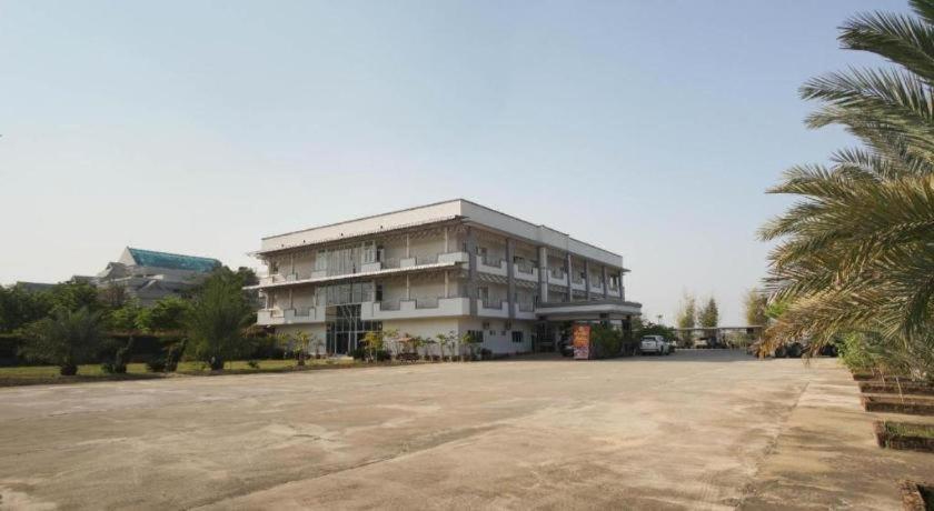 Oyo 75394 Sakthong Grand Hotel Чианг Кхонг Экстерьер фото