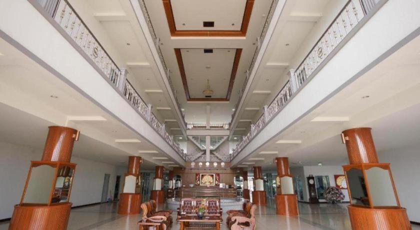 Oyo 75394 Sakthong Grand Hotel Чианг Кхонг Экстерьер фото