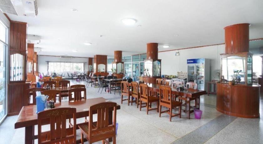 Oyo 75394 Sakthong Grand Hotel Чианг Кхонг Экстерьер фото
