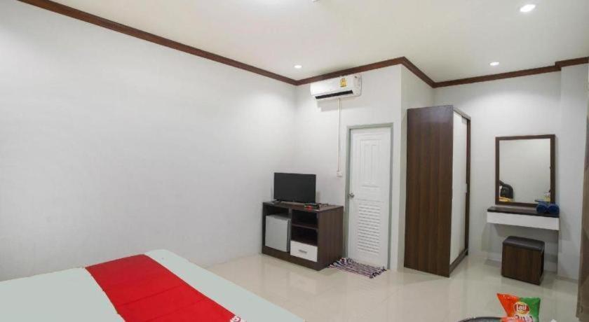 Oyo 75394 Sakthong Grand Hotel Чианг Кхонг Экстерьер фото
