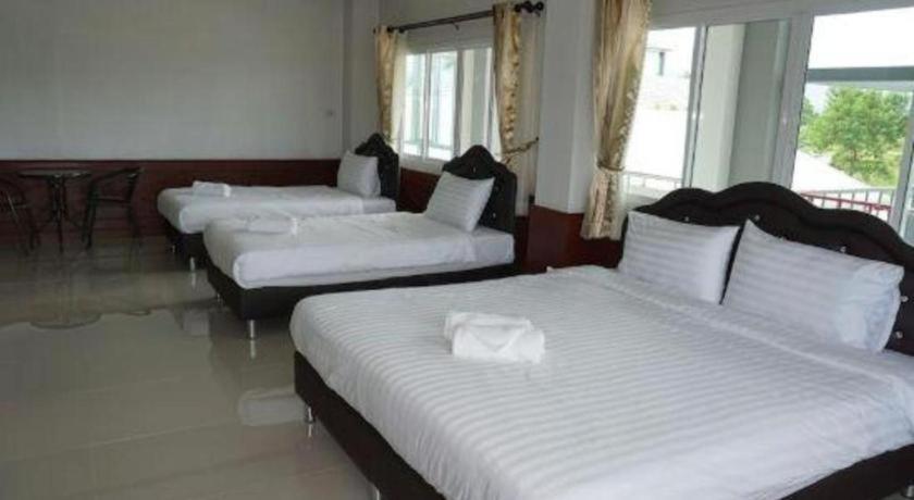 Oyo 75394 Sakthong Grand Hotel Чианг Кхонг Экстерьер фото