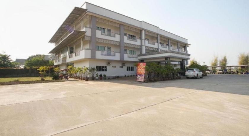 Oyo 75394 Sakthong Grand Hotel Чианг Кхонг Экстерьер фото