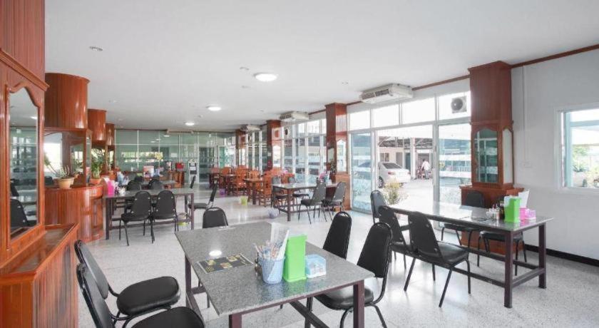 Oyo 75394 Sakthong Grand Hotel Чианг Кхонг Экстерьер фото
